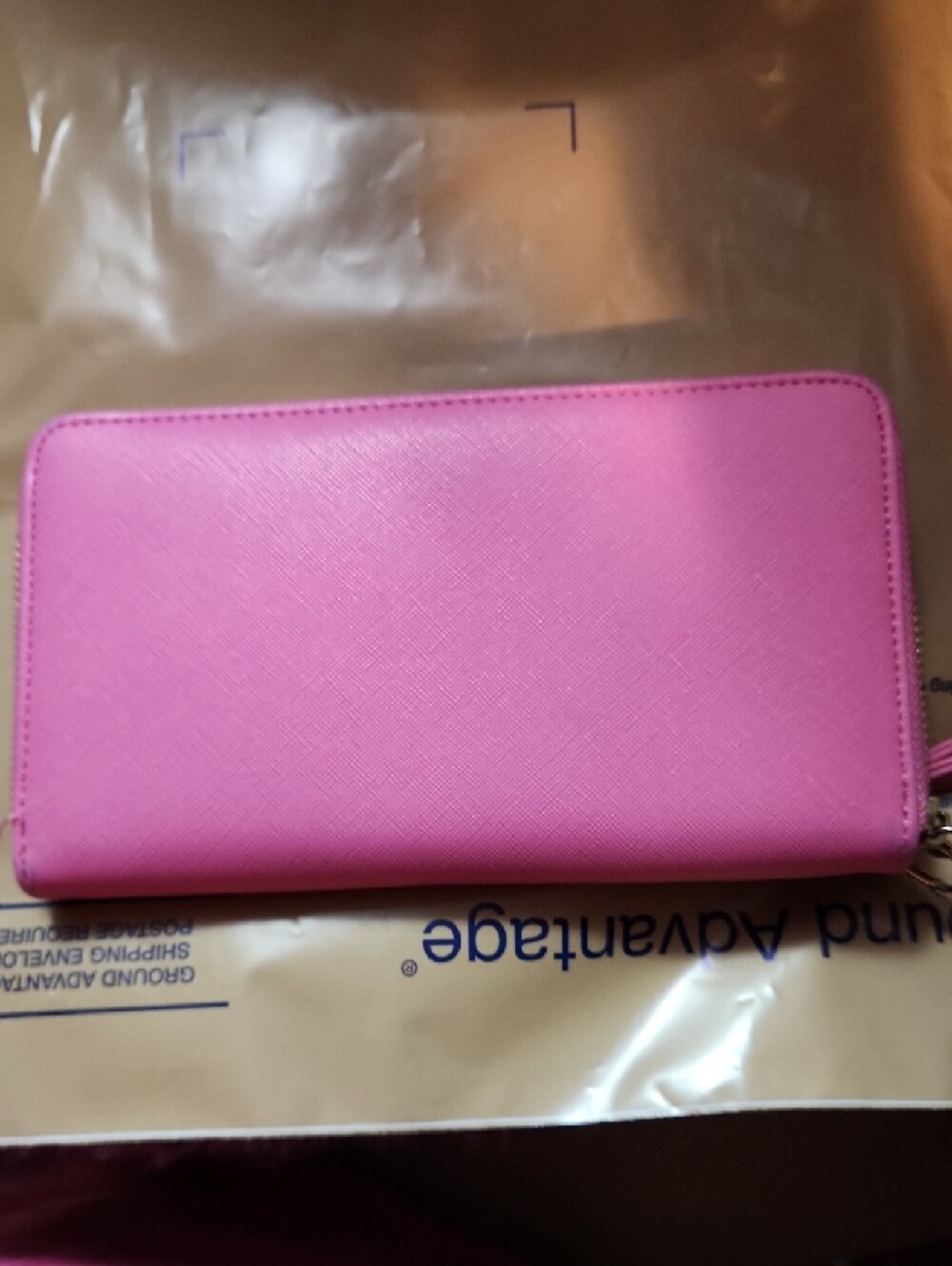Nwot Steve Madden Pink Wristlet Wallet with Gold Accent - Picture 3 of 9